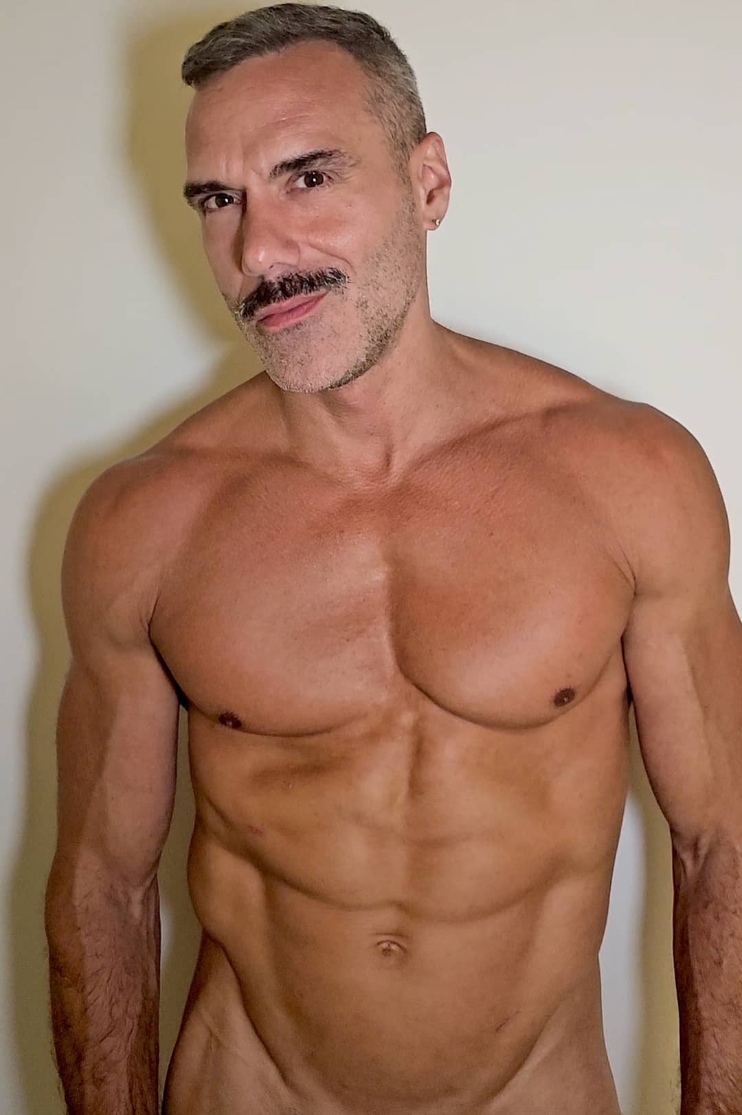 Manuel Skye — headshot